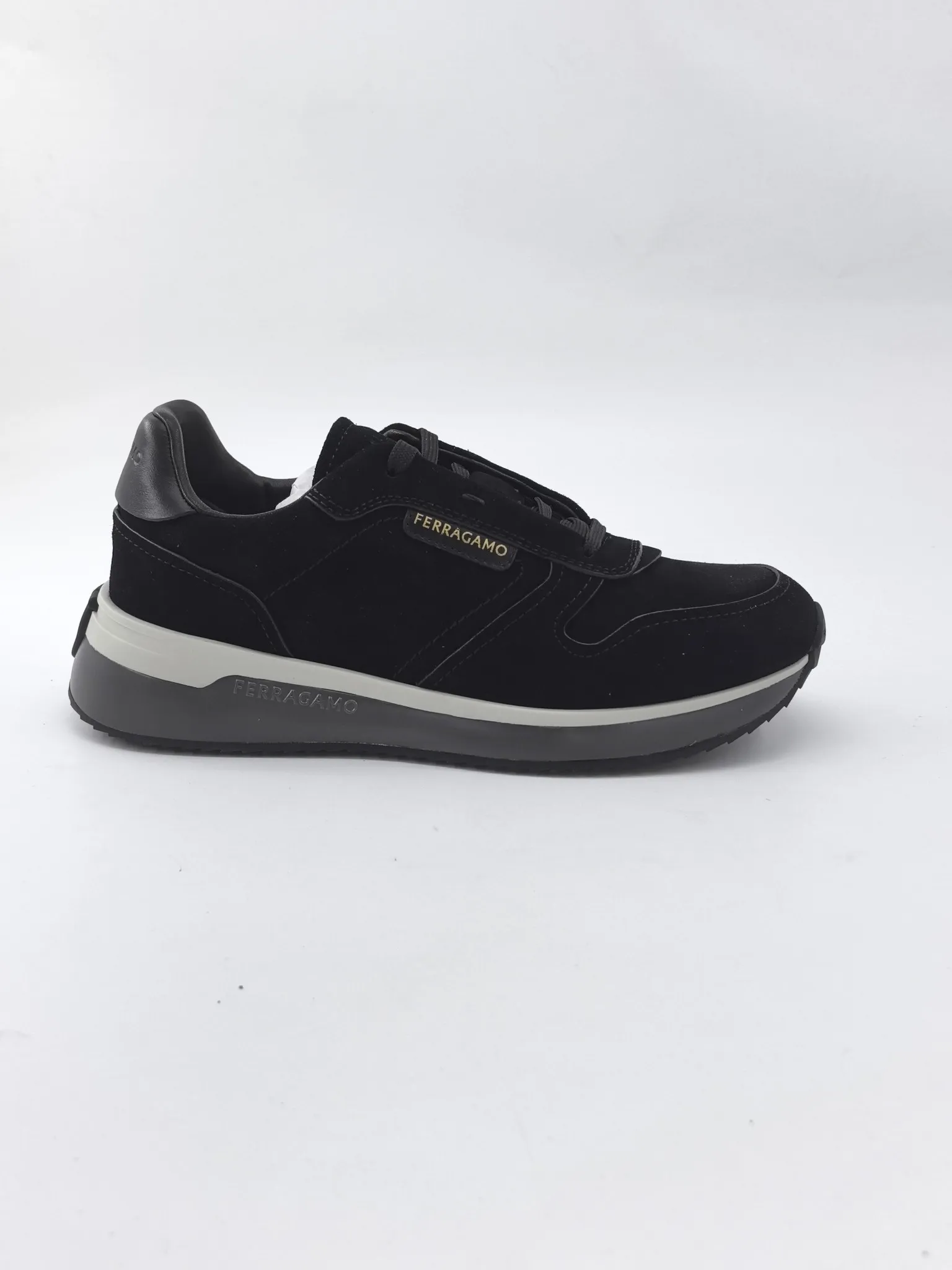 [Ferragam] Top P: 780💰 ▪️Size: 39-44 (38.45 custom-made) FERRAGAMO Ferragam 🔍Top purchasing agent 🇮🇹 Ferragam Street-charming casual shoe series, the counter sells the original configuration simultaneously, Italian imported cowhide fabric, high-quality splicing technology, imported water-dyed cow lining , soles: original foam outsole specially provided by the original factory, original factory follow-up goods, 🔍 high quality, can be entered and exited the counter at will, welcome to compare and synchronize with the counter.